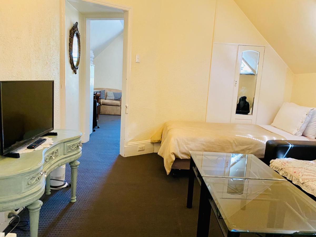 The Mews Motel Лонсестон Экстерьер фото