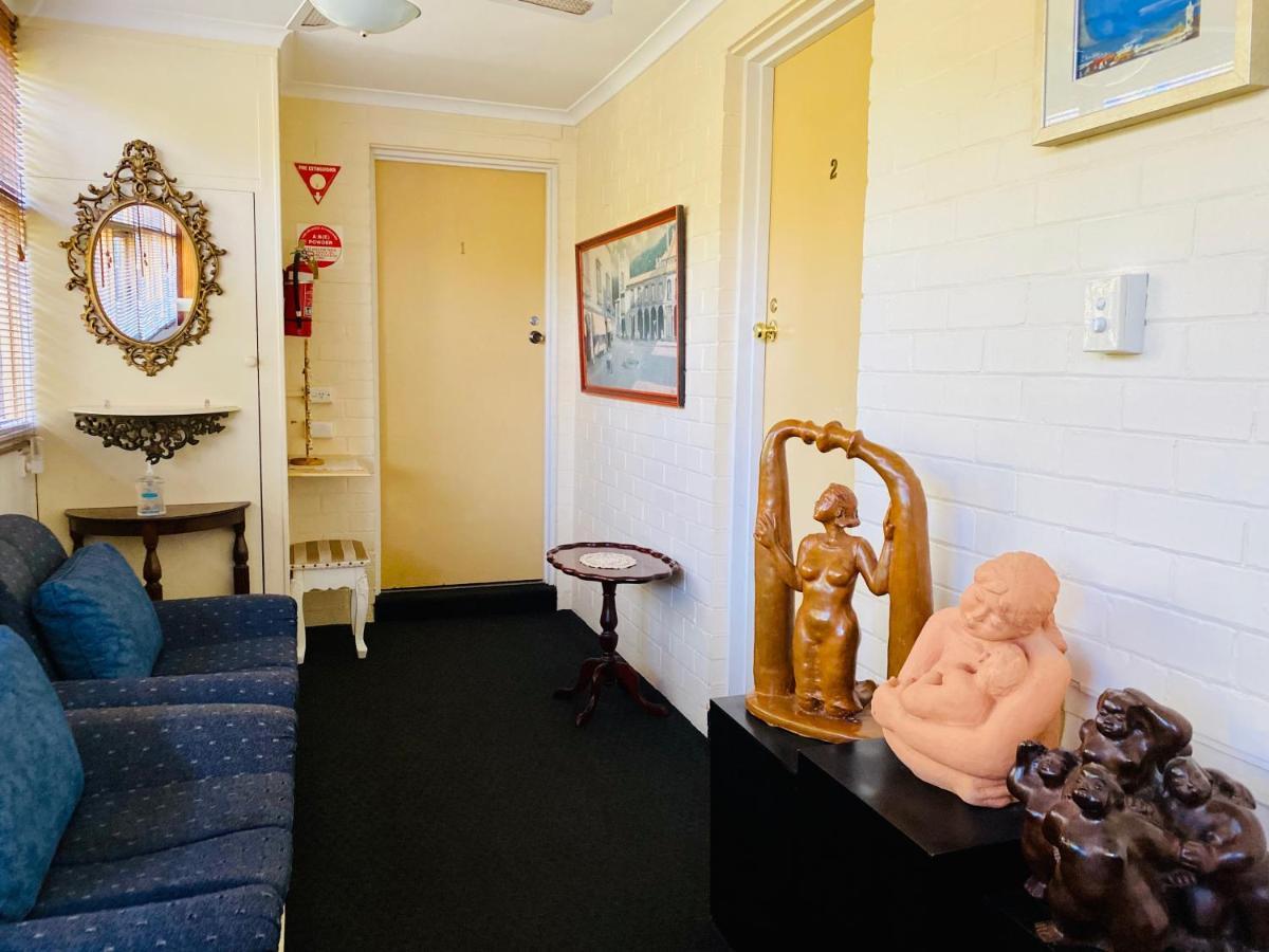 The Mews Motel Лонсестон Экстерьер фото