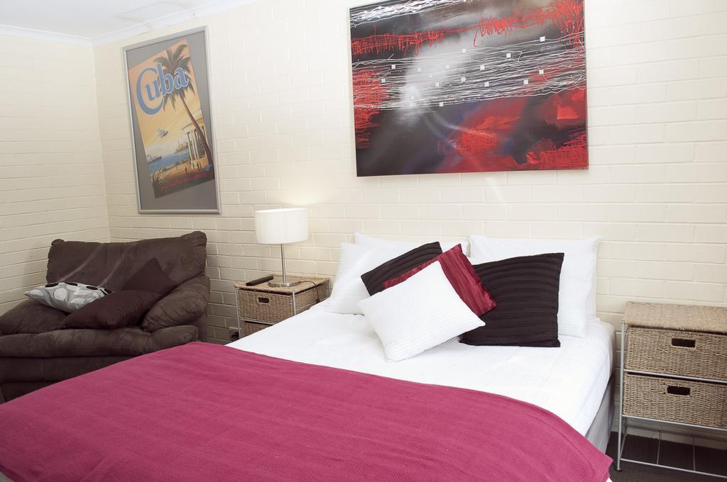 The Mews Motel Лонсестон Экстерьер фото