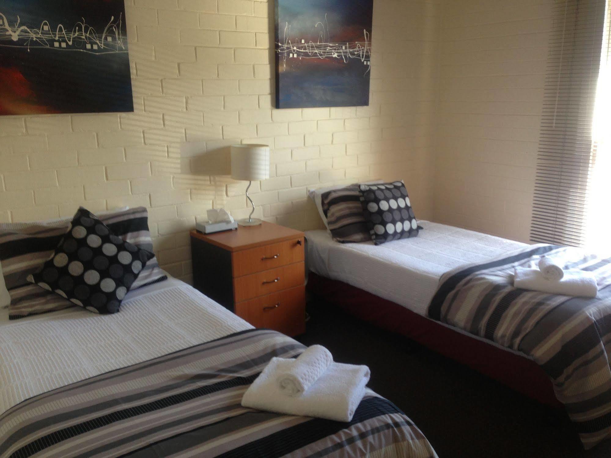 The Mews Motel Лонсестон Экстерьер фото